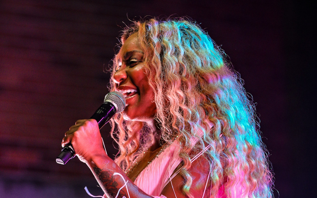 Cari&uacute;cha faz show no Rio