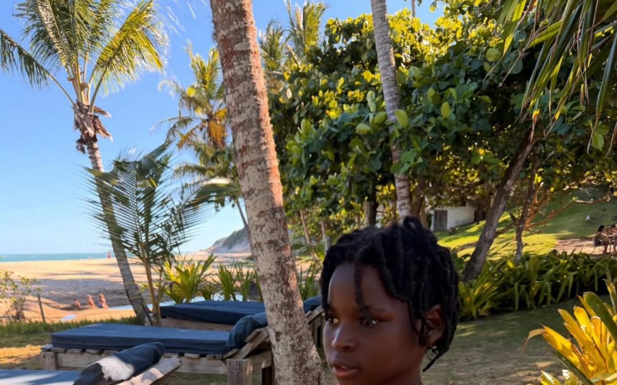 Bless se diverte em viagem na Bahia