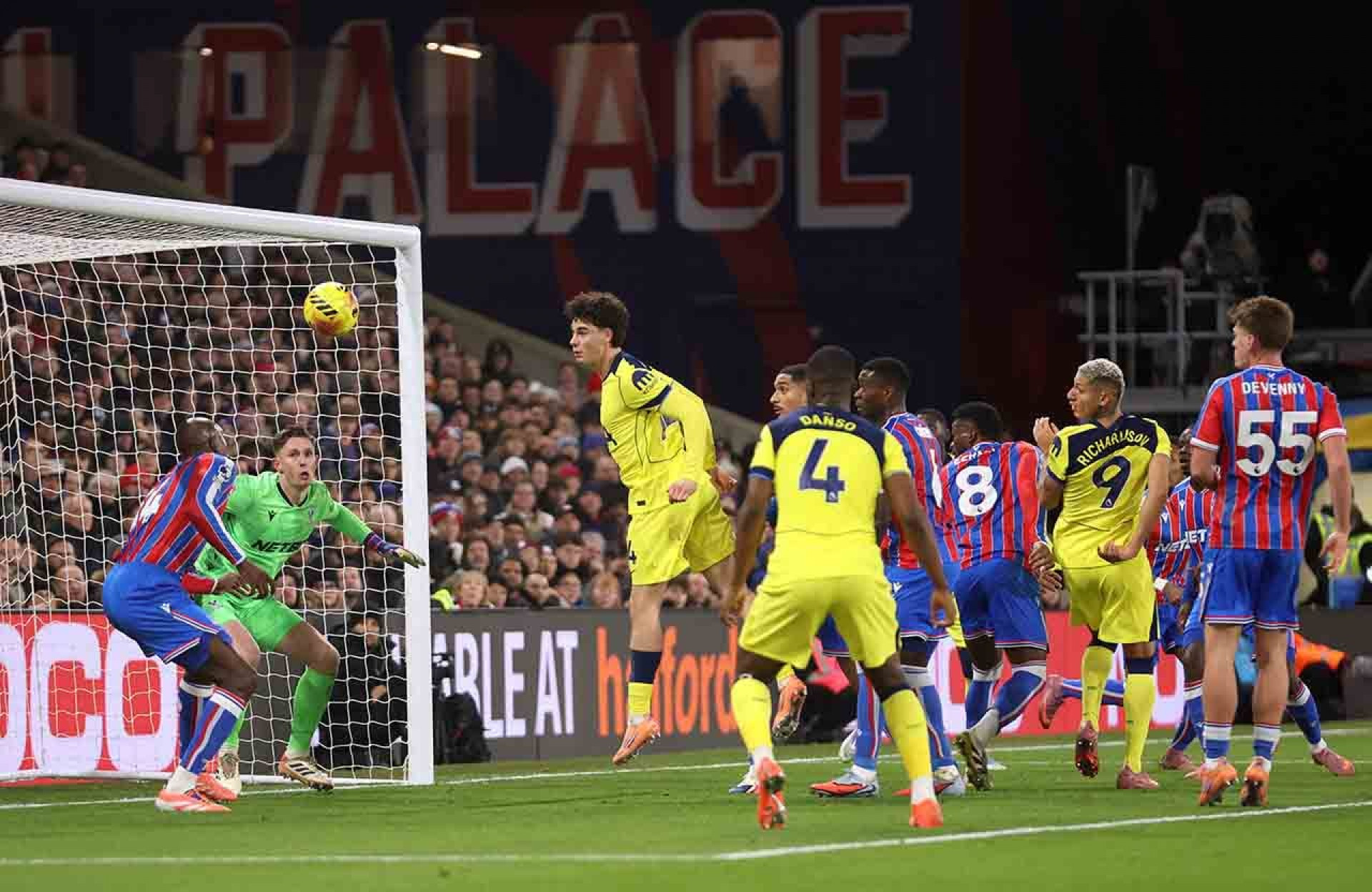 Richarlison vai bem, e Tottenham bate Crystal Palace pela Premier League