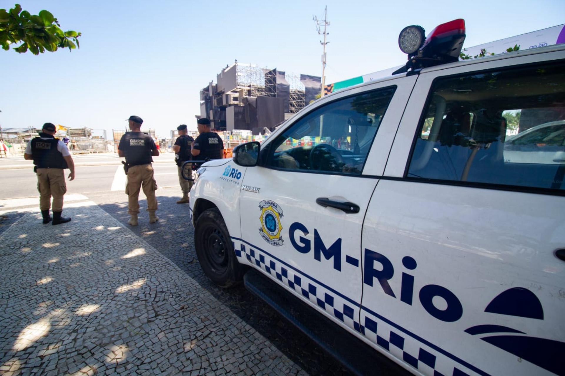 Guardas municipais e policiais militares reforçam patrulhamento na orla da Zona Sul - Érica Martin / Agência O Dia