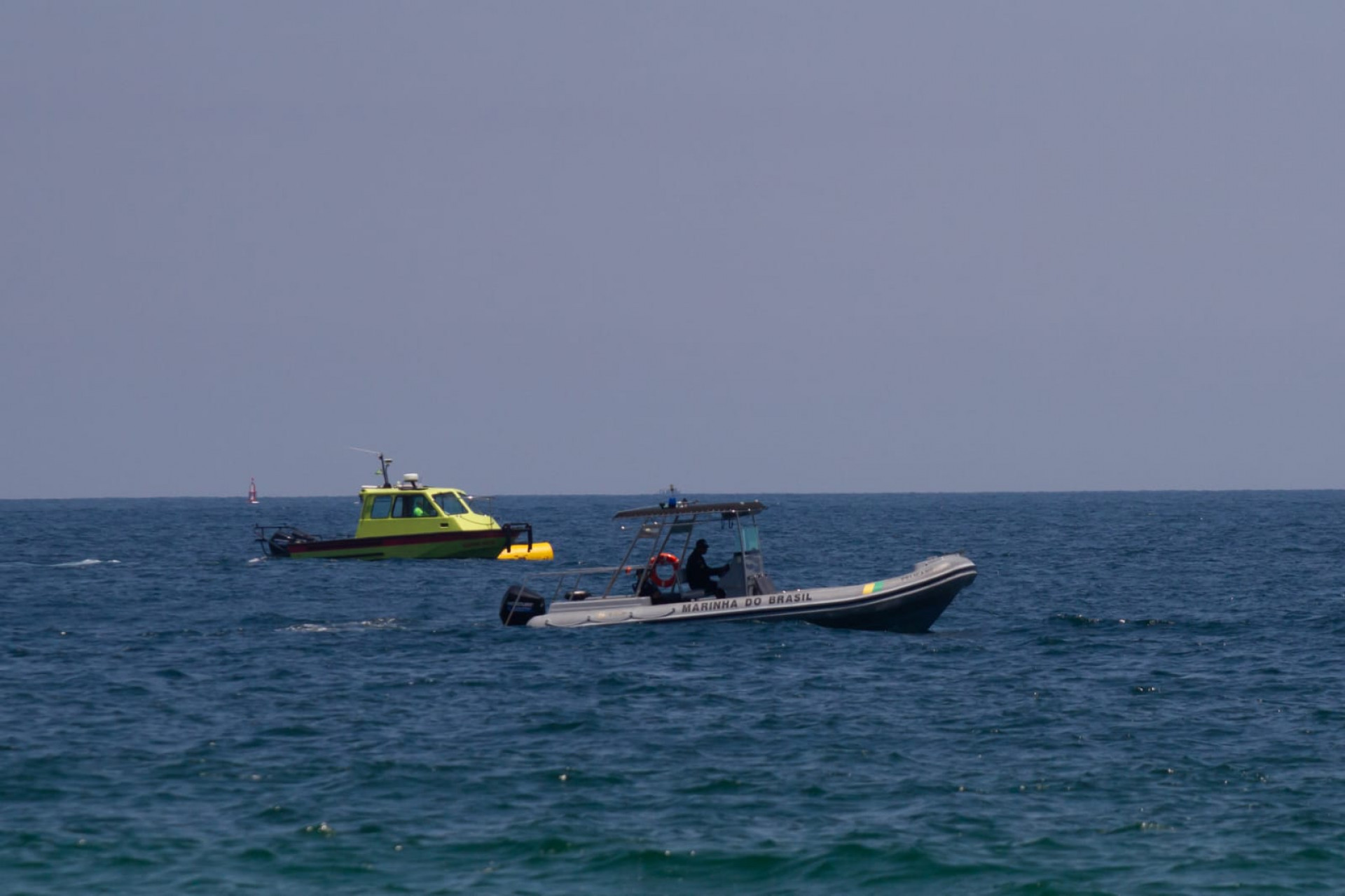 Marinha atua no mar de Copacabana ap&oacute;s queda de monomotor - &Eacute;rica Martin / Ag&ecirc;ncia O Dia