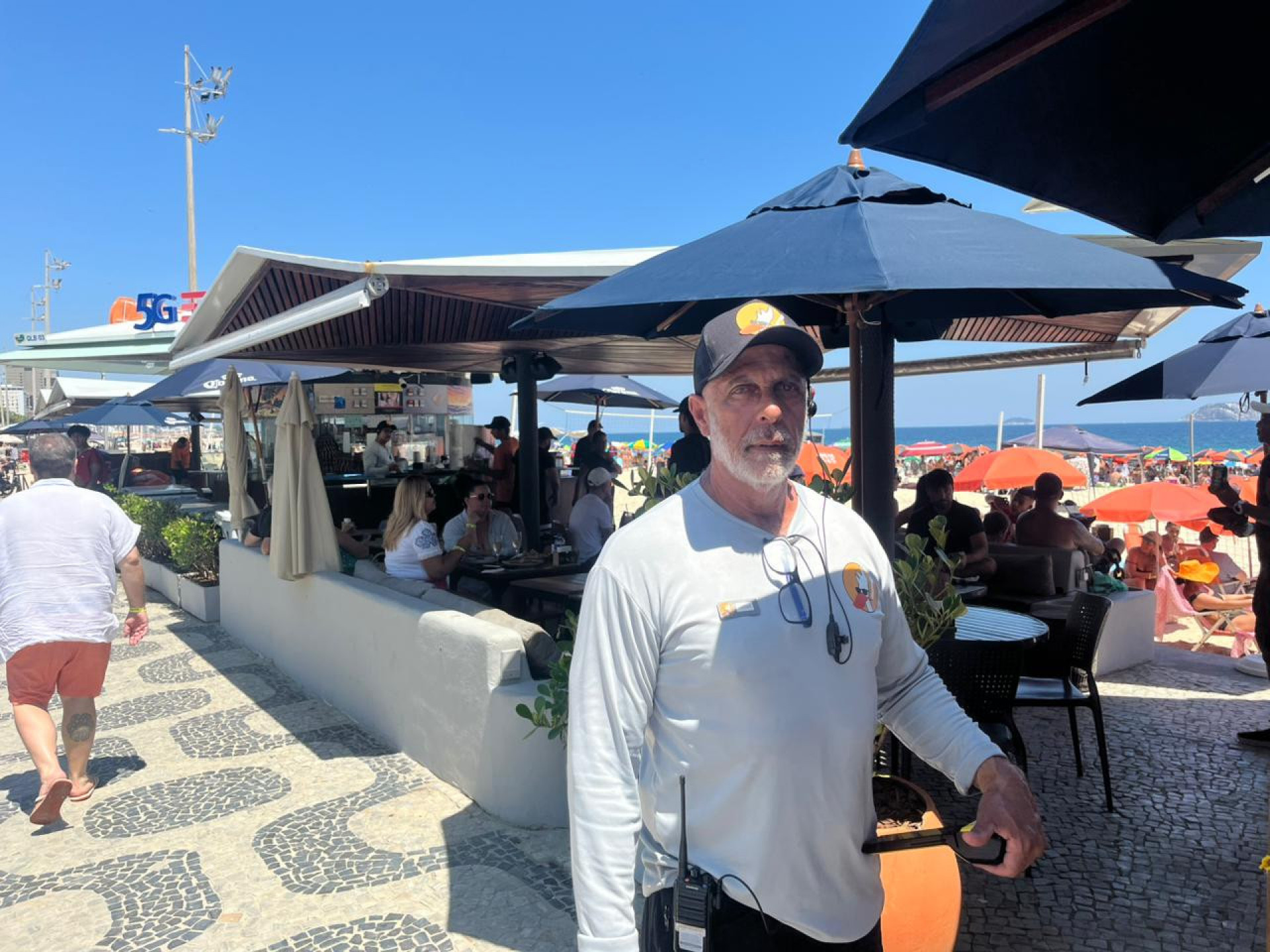 Cesar Monteiro trabalha no quiosque Pato com Laranja, na altura do Posto 11 - Fred Vidal / Agência O Dia