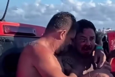 Turistas são agredidos por comerciantes após questionarem preço de aluguel de barracas