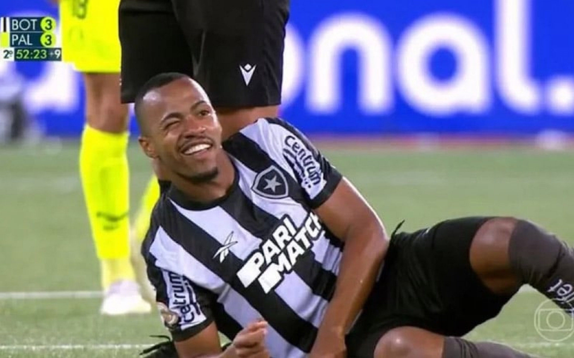 As duas formas (bem distantes) de enxergar a sa&iacute;da de Freitas do Botafogo