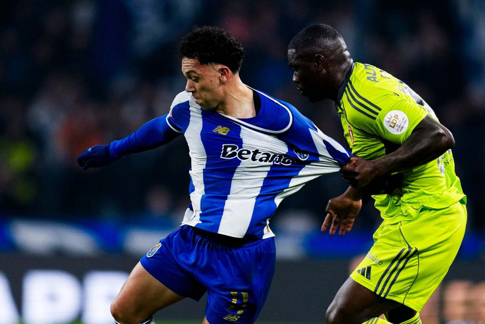 Com brasileiro “gar&ccedil;om”, Porto vence AVS e segue invicto no Portugu&ecirc;s