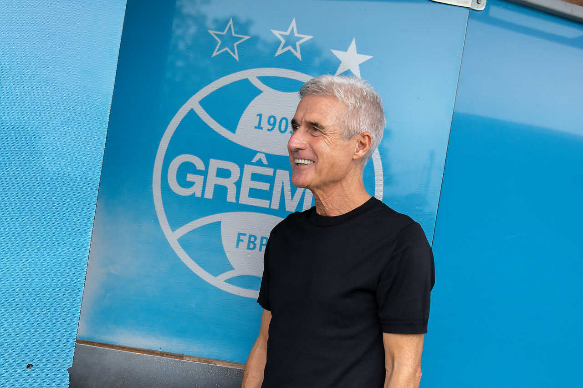 Gr&ecirc;mio aguarda fim do transfer ban e foca em refor&ccedil;os para cinco posi&ccedil;&otilde;es