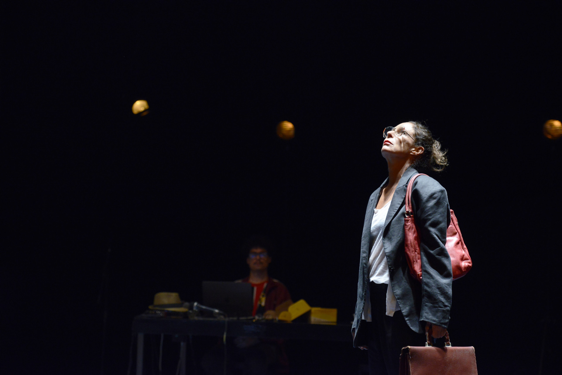 Em cena, atriz interpreta A., mulher que recebe os escritos de M&eacute;rcia - Divulga&ccedil;&atilde;o/Lenise Pinheiro