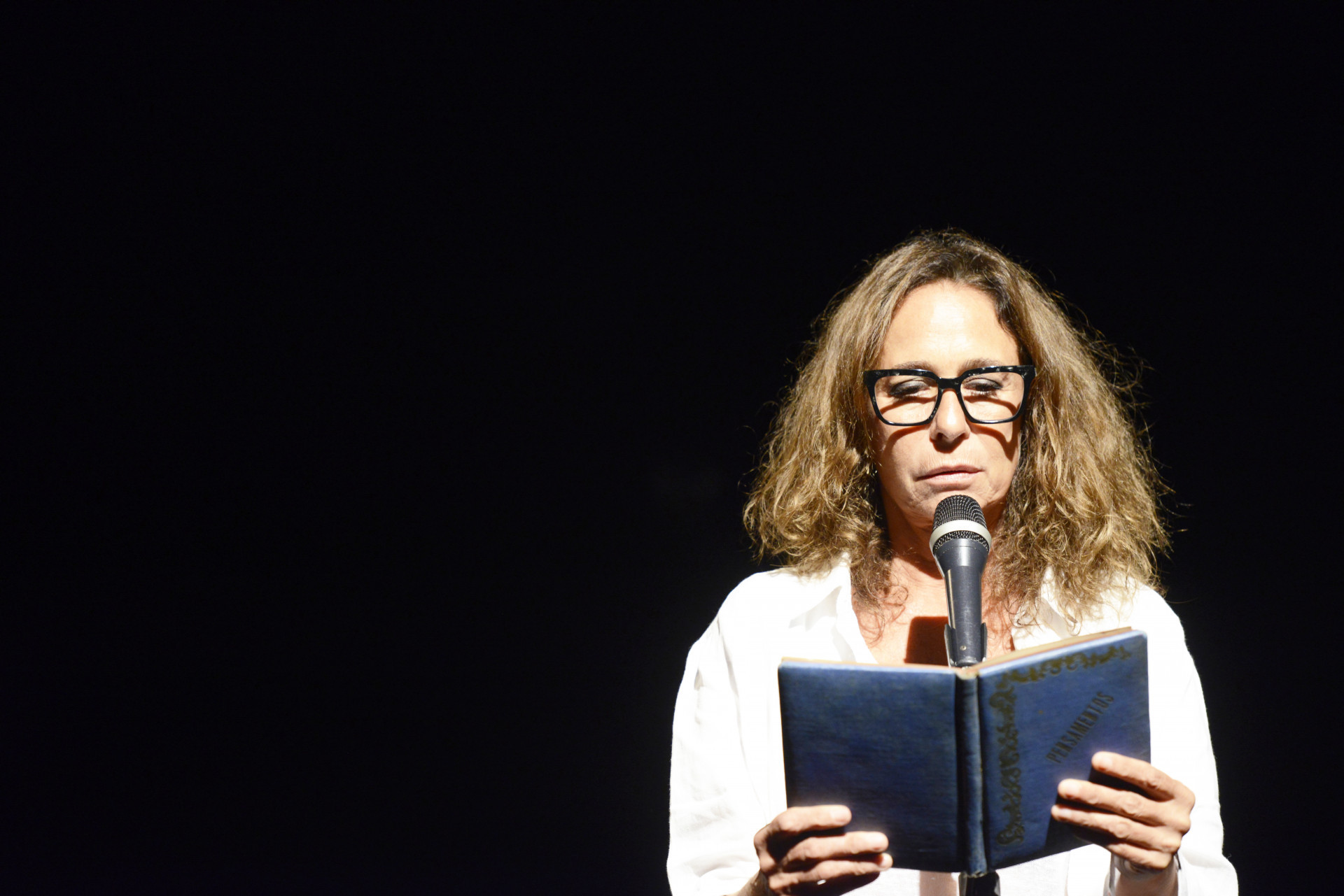 Andrea Beltr&atilde;o em cena do espet&aacute;culo 'Lady Tempestade' - Divulga&ccedil;&atilde;o/Lenise Pinheiro