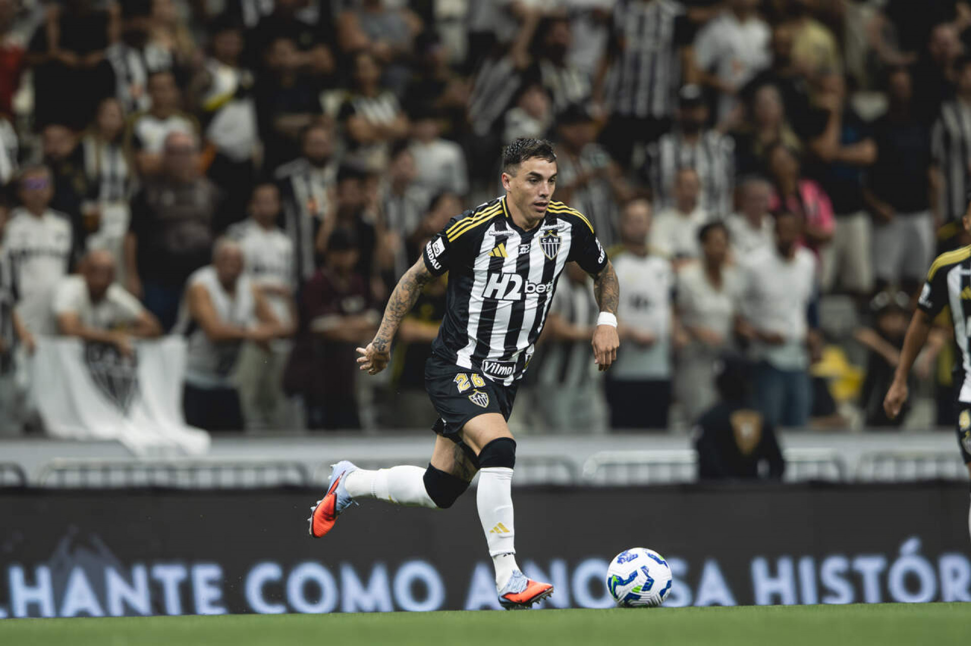 Saravia &eacute; oferecido ao Corinthians e pode refor&ccedil;ar a lateral-direita