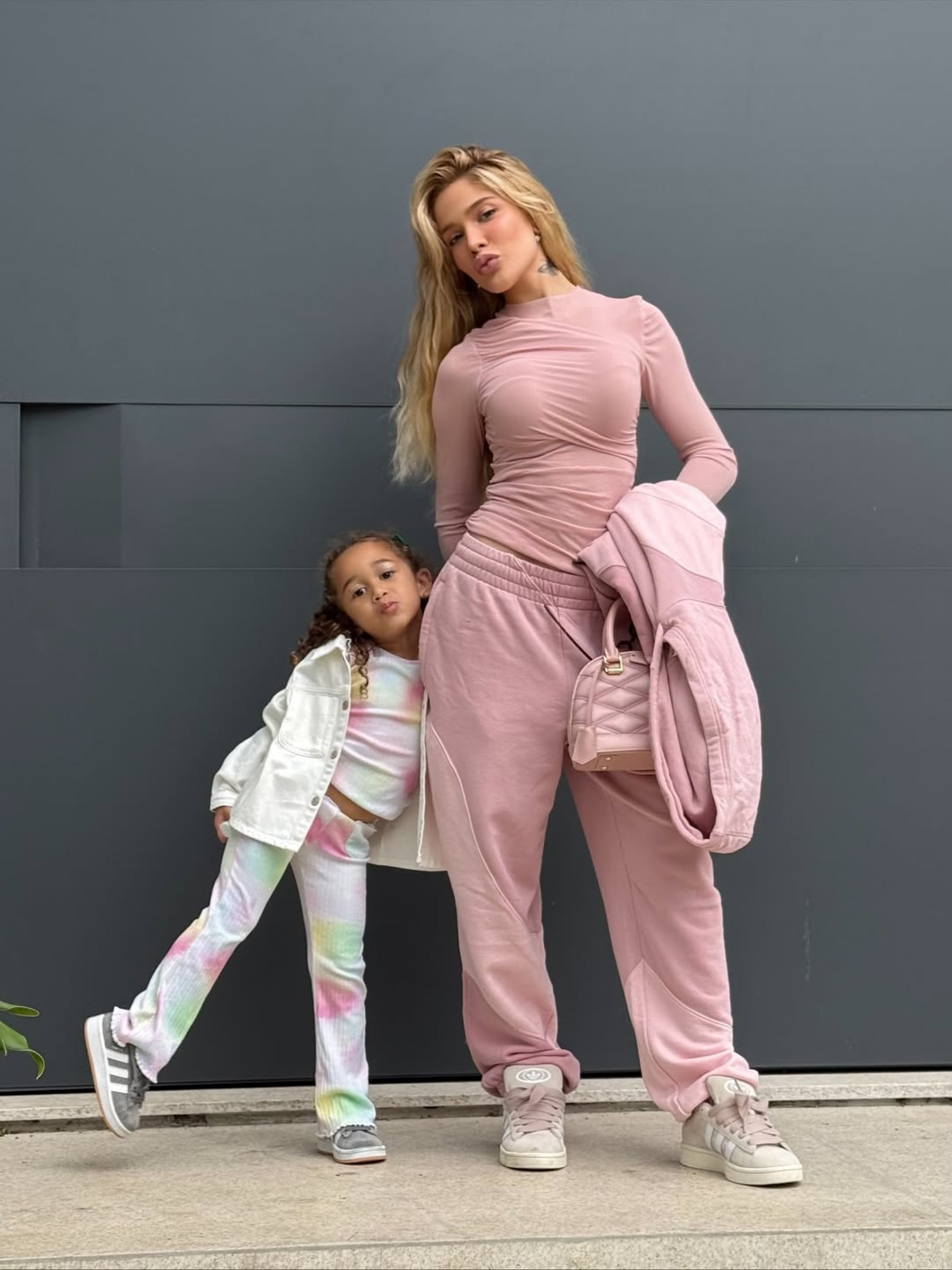 Karoline Lima com a filha, Cecília  - Reprodução/Instagram 