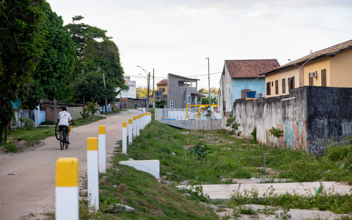 Autoridades acompanham a entrega da Elevatória Télio Barreto, ponto estratégico da macrodrenagem de Macaé