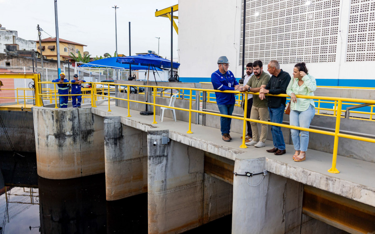 Autoridades acompanham a entrega da Elevatória Télio Barreto, ponto estratégico da macrodrenagem de Macaé
