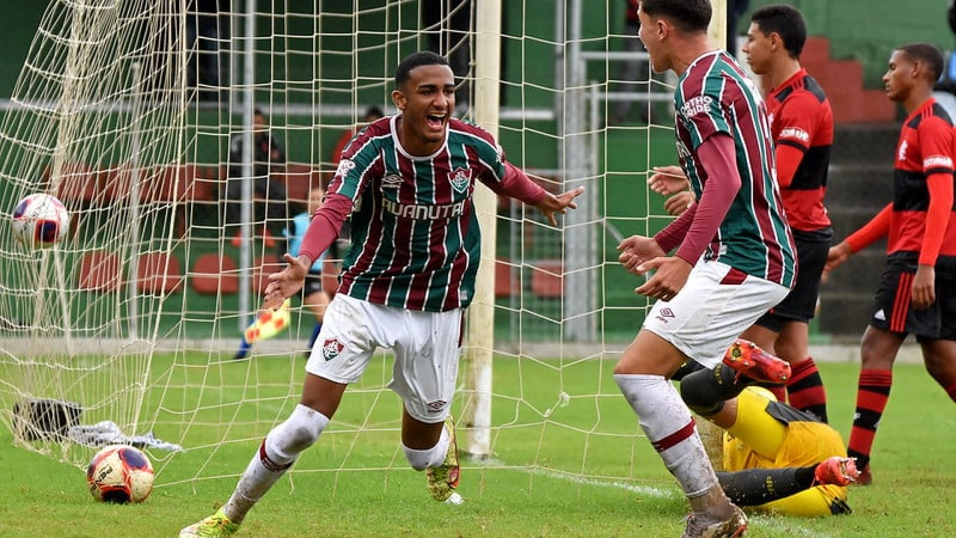 Zagueiro do Fluminense recusa transfer&ecirc;ncia para o Mirassol