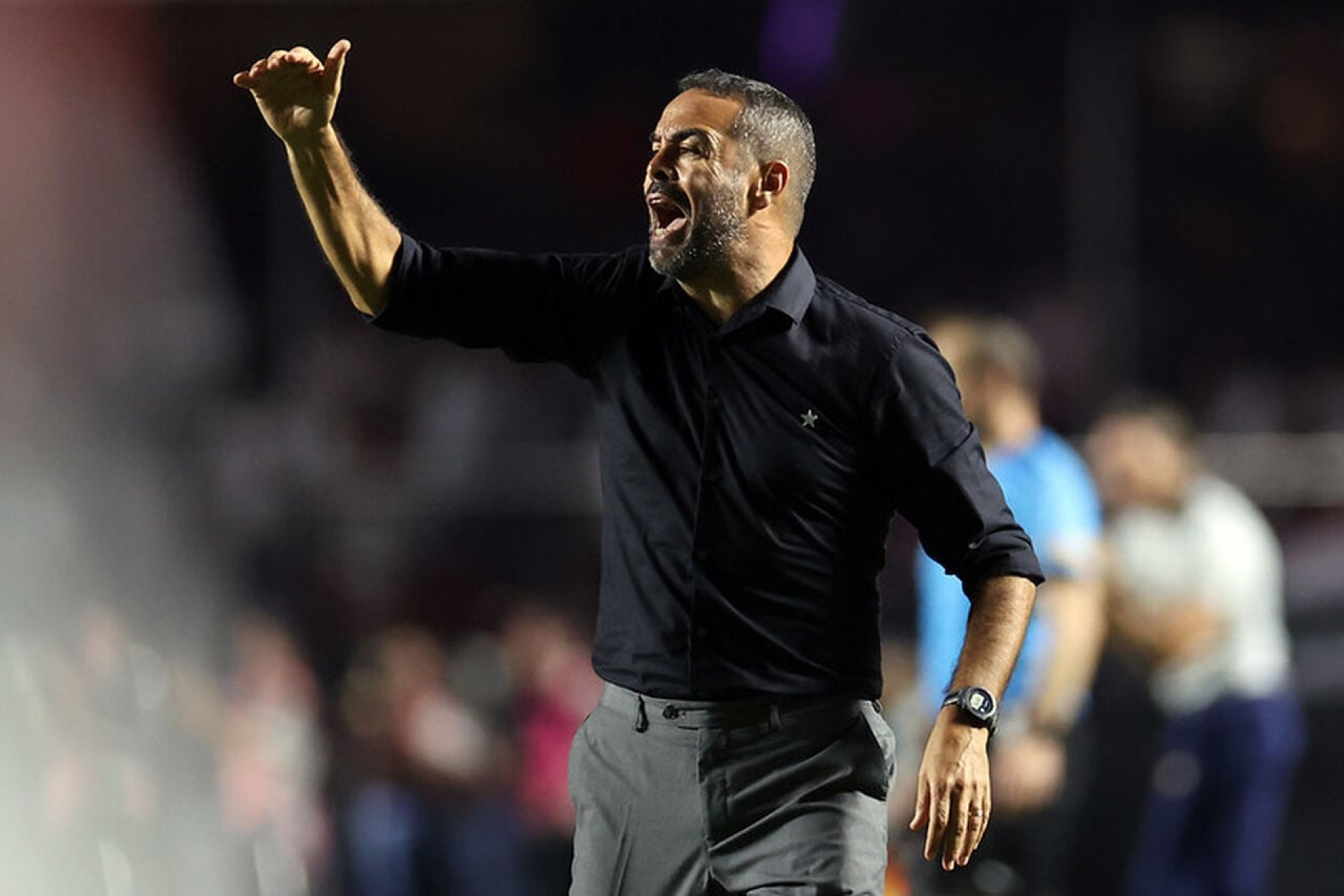 Empres&aacute;rio abre o jogo sobre volta de Artur Jorge ao Brasil