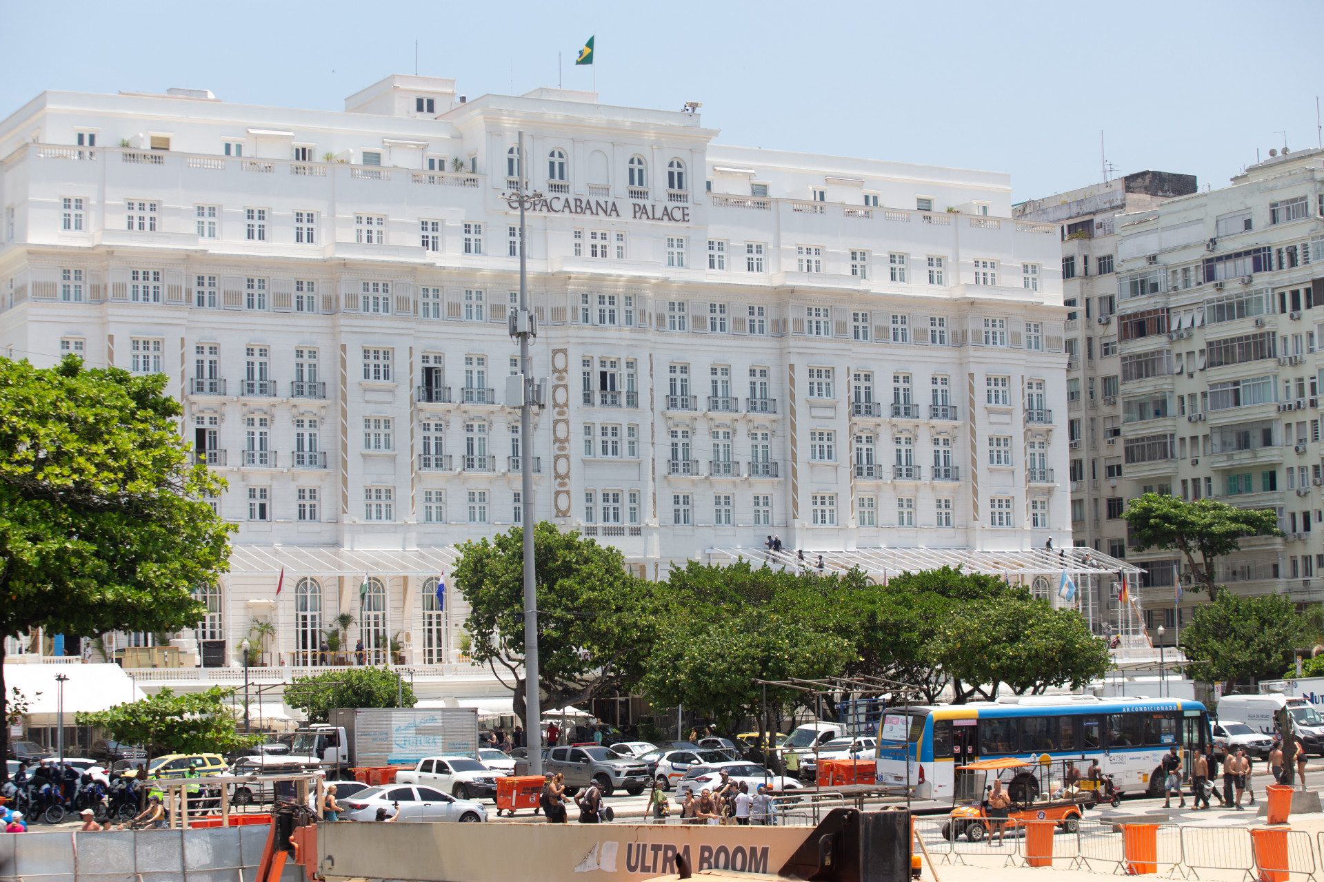 Visita do prefeito Eduardo Paes no palco da virada do ano em Copacabana, Zona Sul do Rio de janeiro nessa ter&ccedil;a-feira (30).