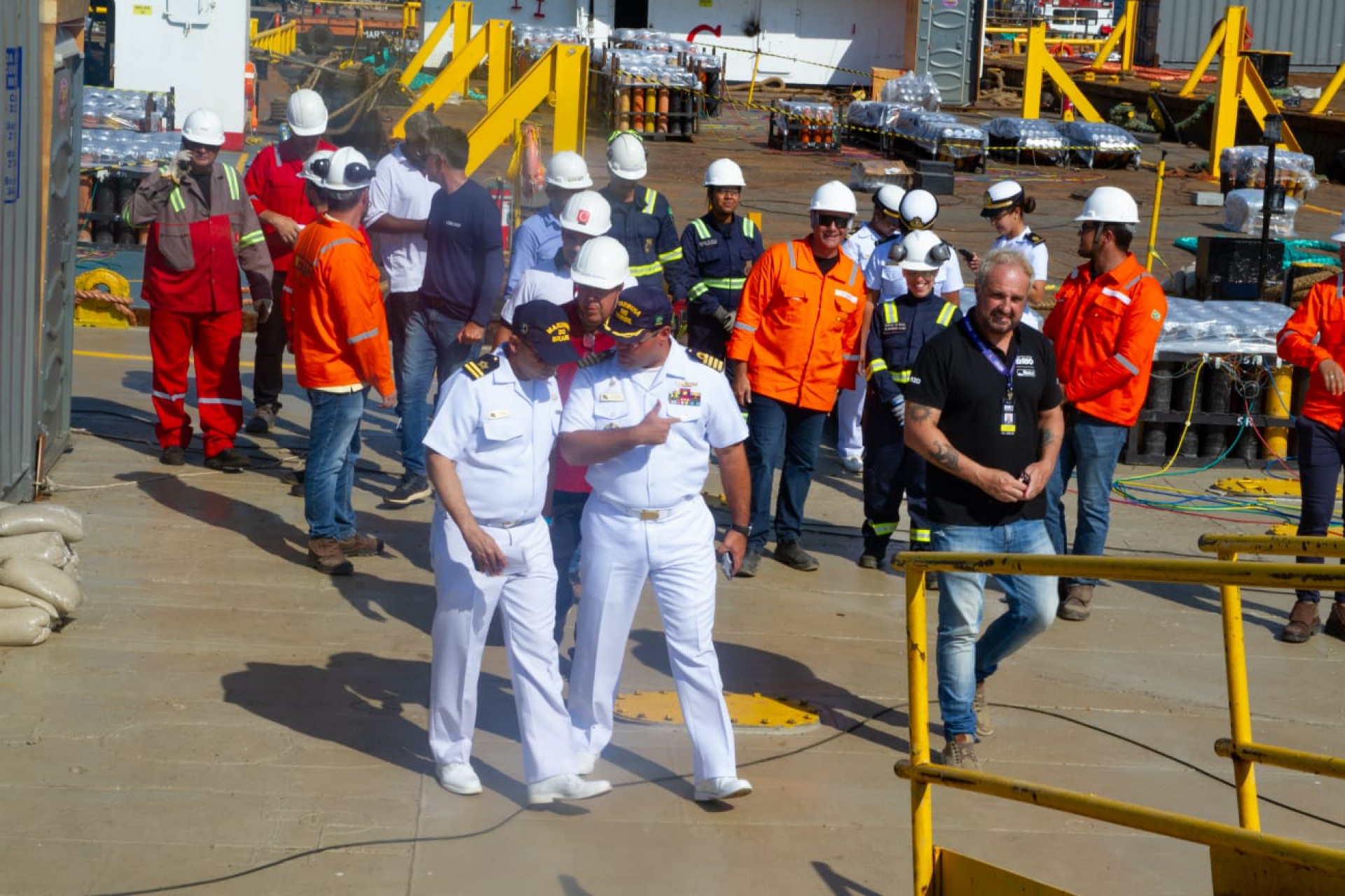 Balsas com fogos para o Réveillon de Copacabana passaram por vistoria nesta terça-feira (30) - Érica Martin / Agência O Dia