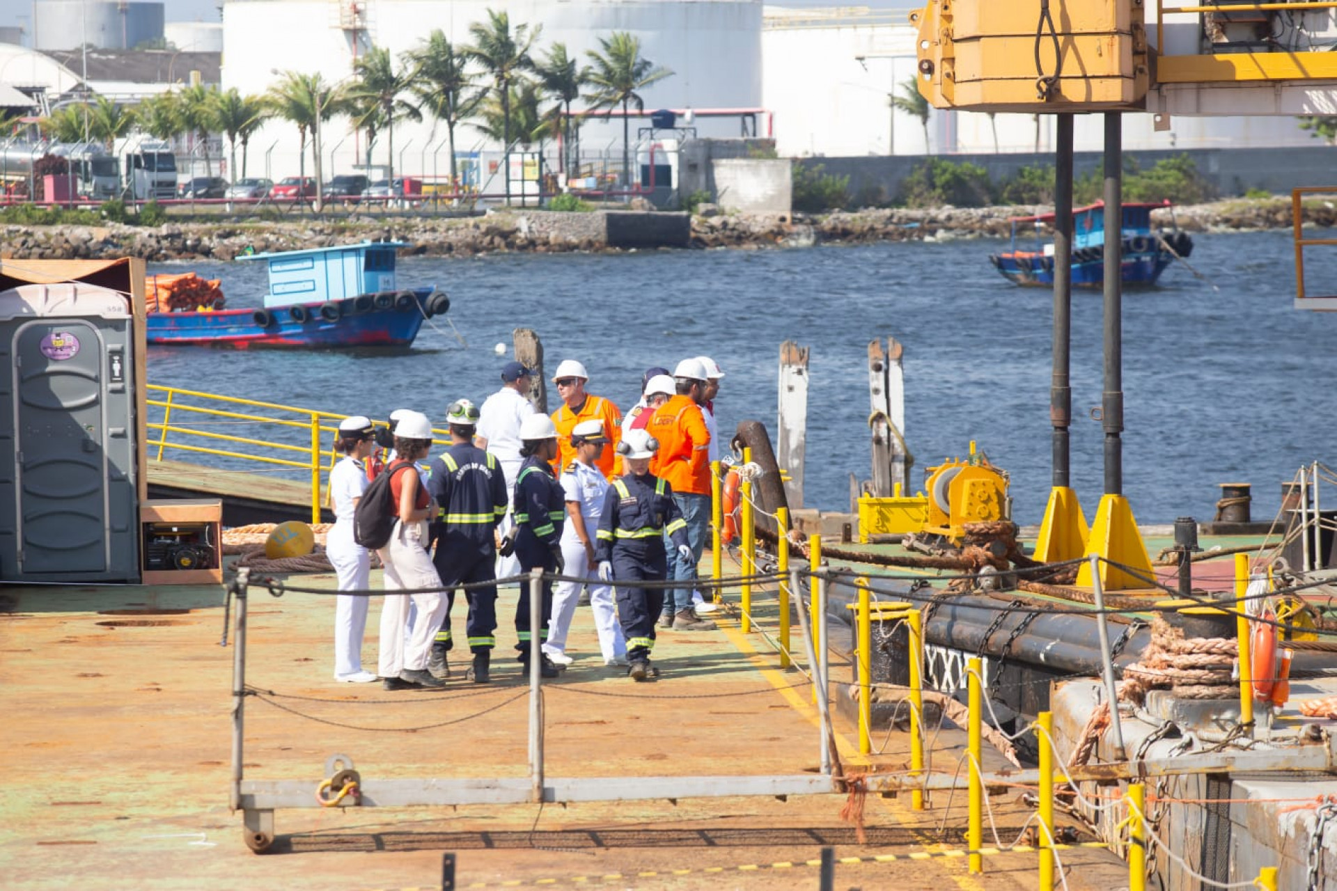 Balsas com fogos para o Réveillon de Copacabana passaram por vistoria nesta terça-feira (30) - Érica Martin / Agência O Dia