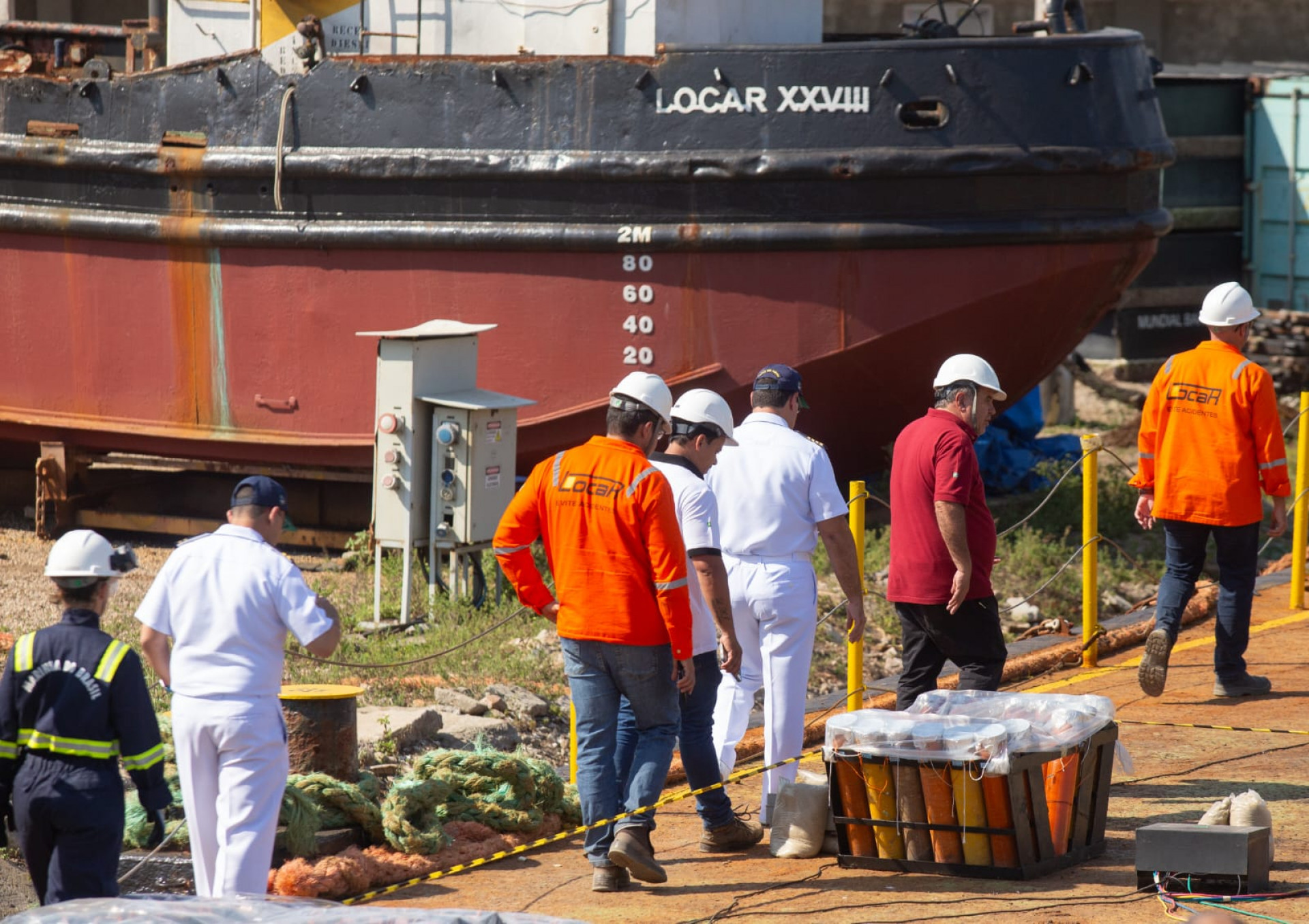 Balsas com fogos para o Réveillon de Copacabana passaram por vistoria nesta terça-feira (30) - Érica Martin / Agência O Dia