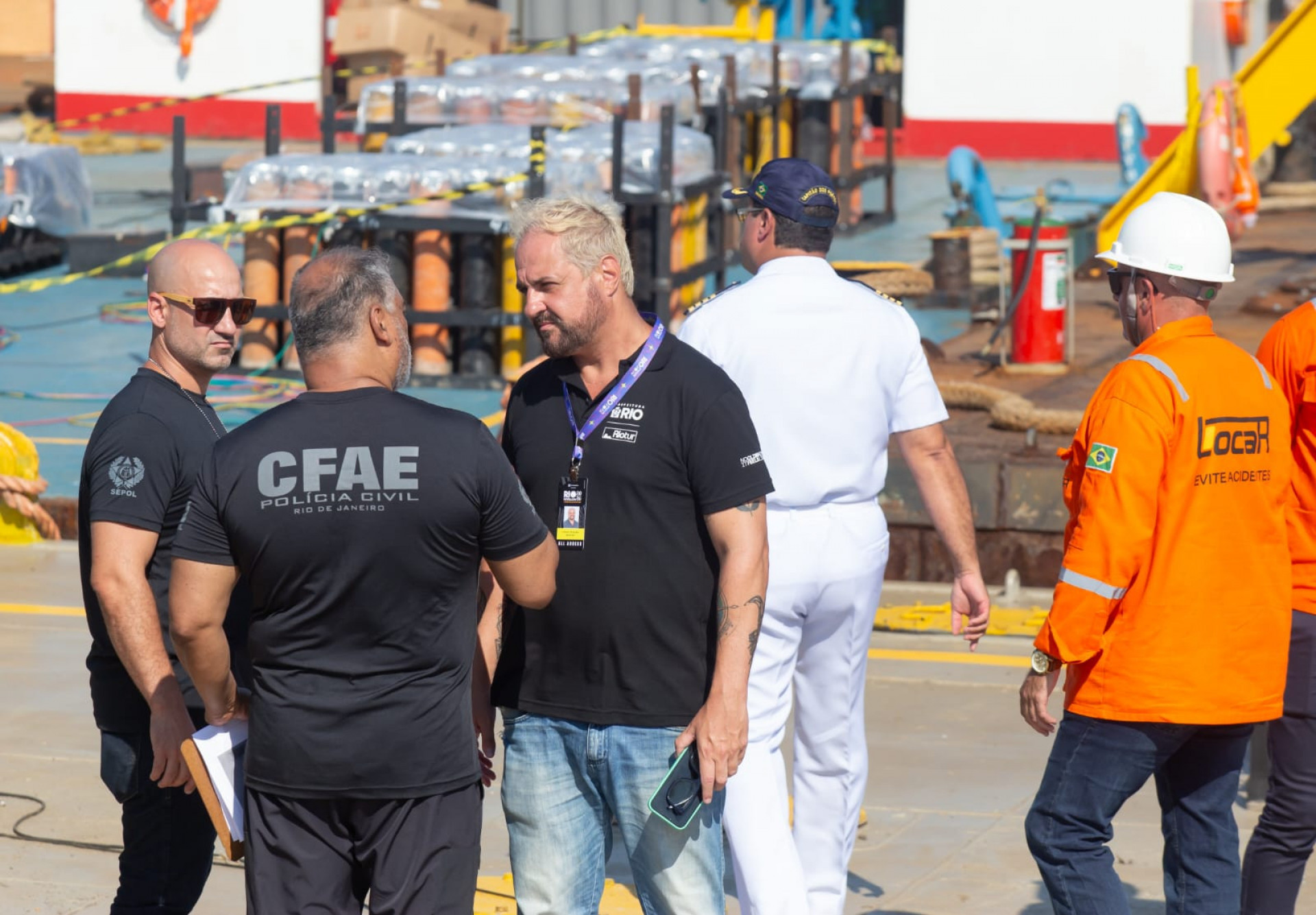 Balsas com fogos para o Réveillon de Copacabana passaram por vistoria nesta terça-feira (30) - Érica Martin / Agência O Dia