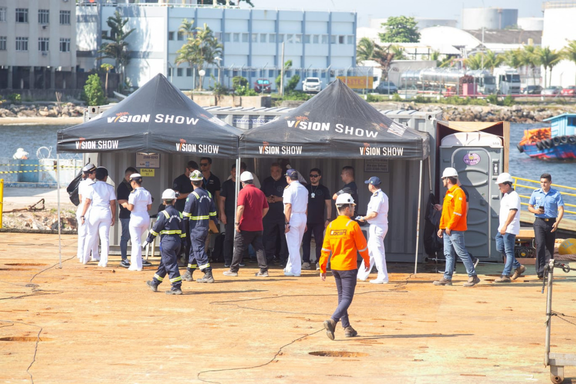 Balsas com fogos para o Réveillon de Copacabana passaram por vistoria nesta terça-feira (30) - Érica Martin / Agência O Dia