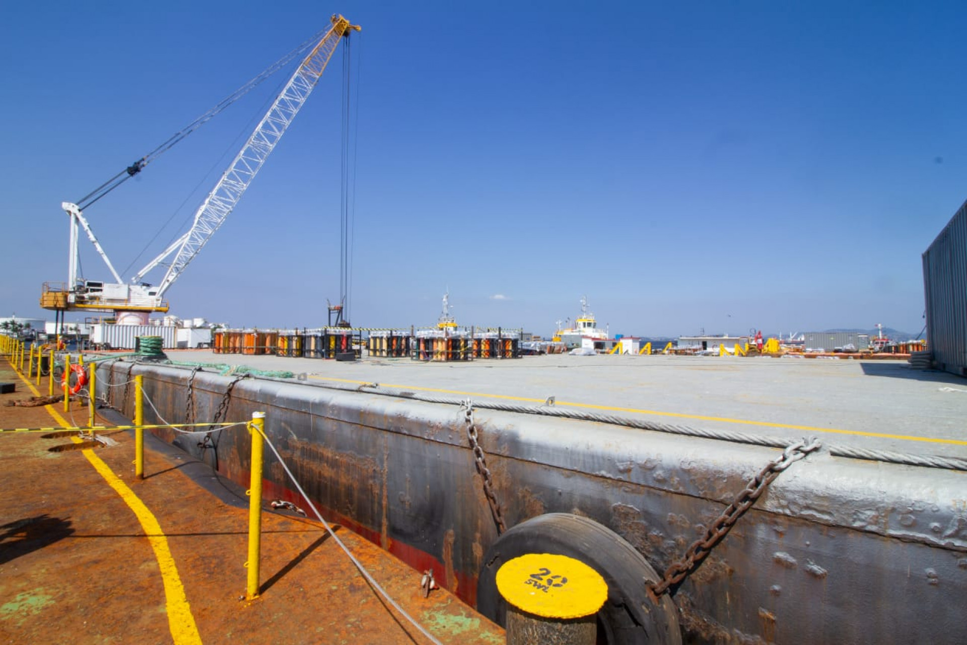Balsas com fogos para o Réveillon de Copacabana passaram por vistoria nesta terça-feira (30) - Érica Martin / Agência O Dia