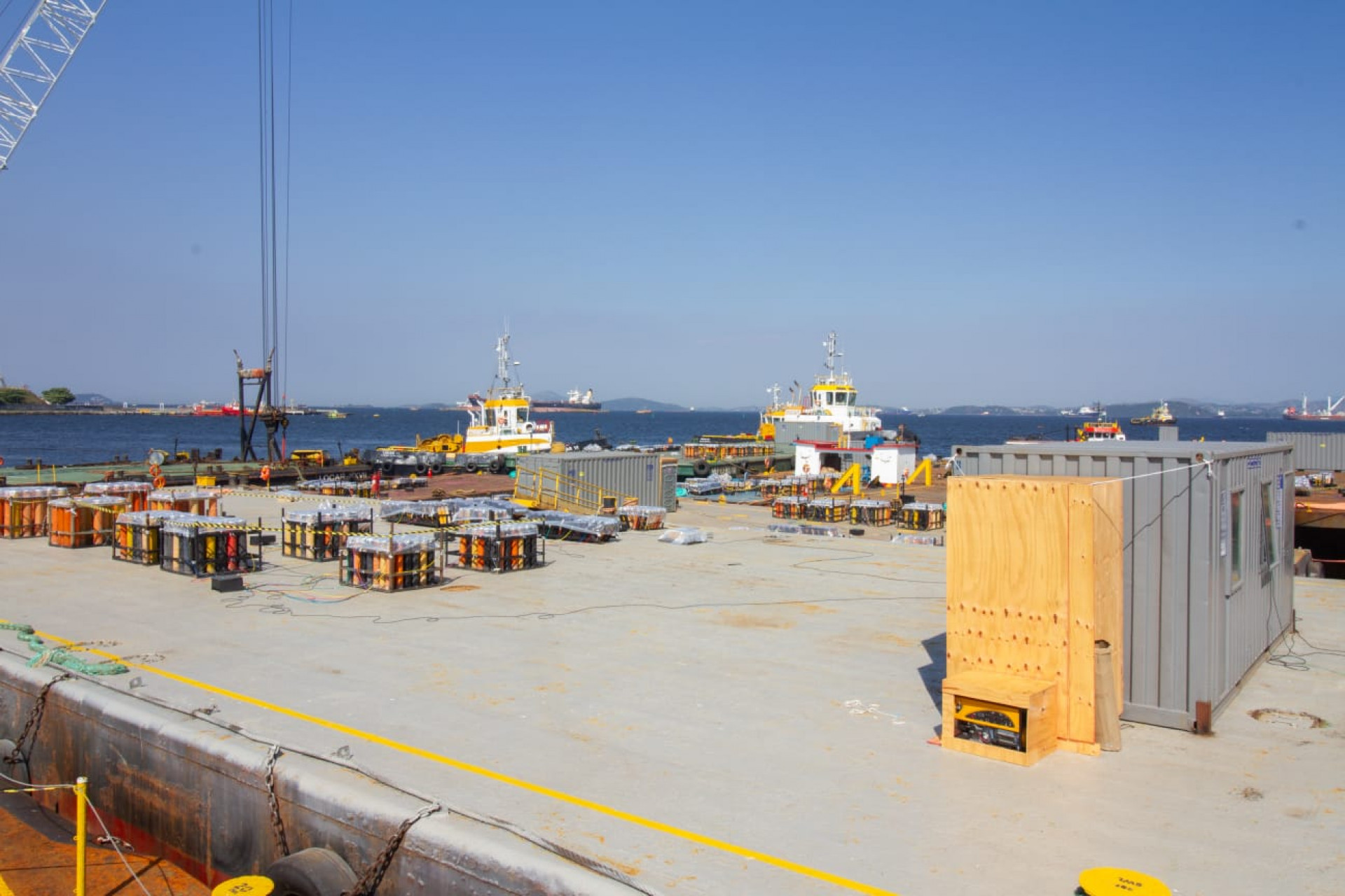 Balsas com fogos para o Réveillon de Copacabana passaram por vistoria nesta terça-feira (30) - Érica Martin / Agência O Dia