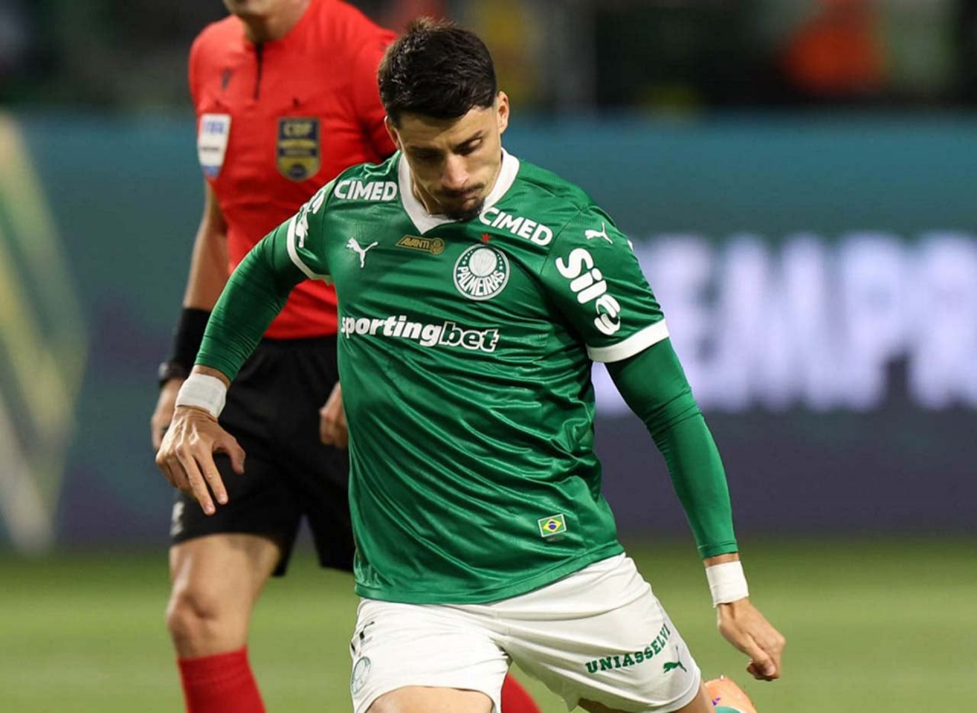 Defesa irregular faz Palmeiras ligar o alerta e projetar refor&ccedil;os para 2026