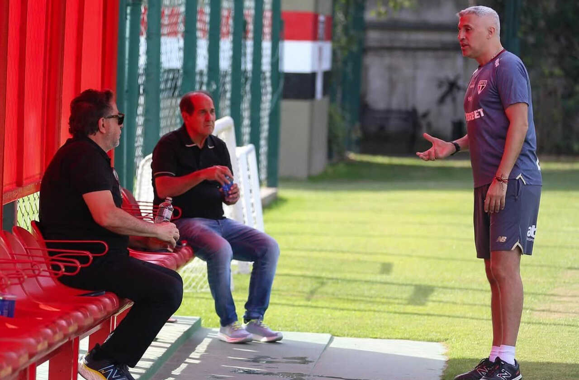 Entre crise pol&iacute;tica e planejamento esportivo, S&atilde;o Paulo acelera reformula&ccedil;&atilde;o para 2026