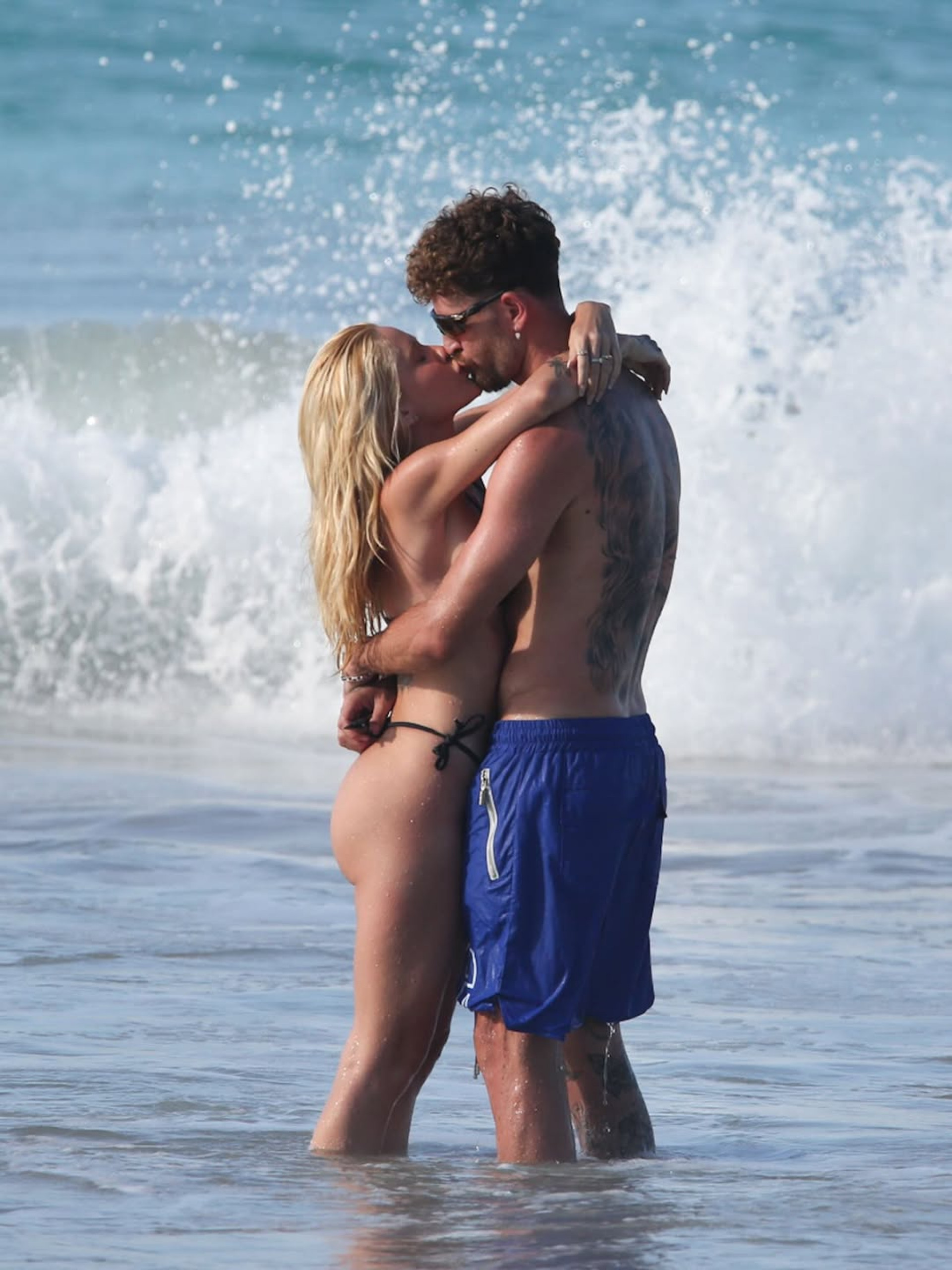 Karoline Lima e Léo Pereira posam em clima de romance - Reprodução / Instagram