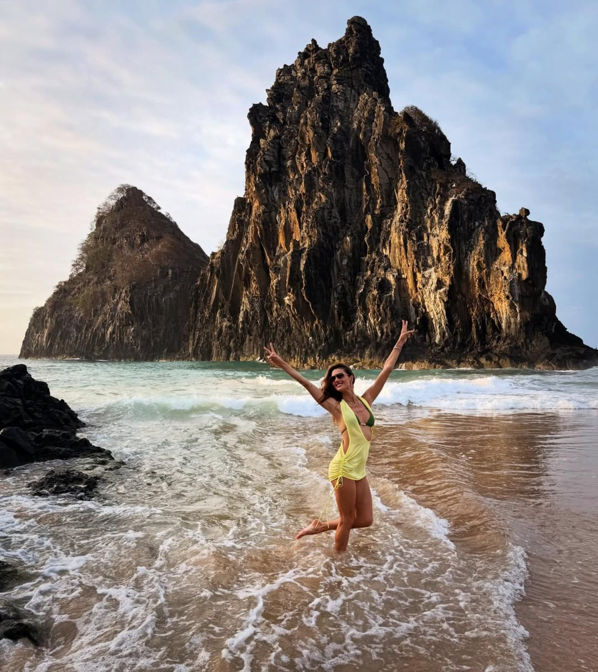 Alessandra Ambrosio aproveita dia de praia em viagem - Reprodução / Instagram