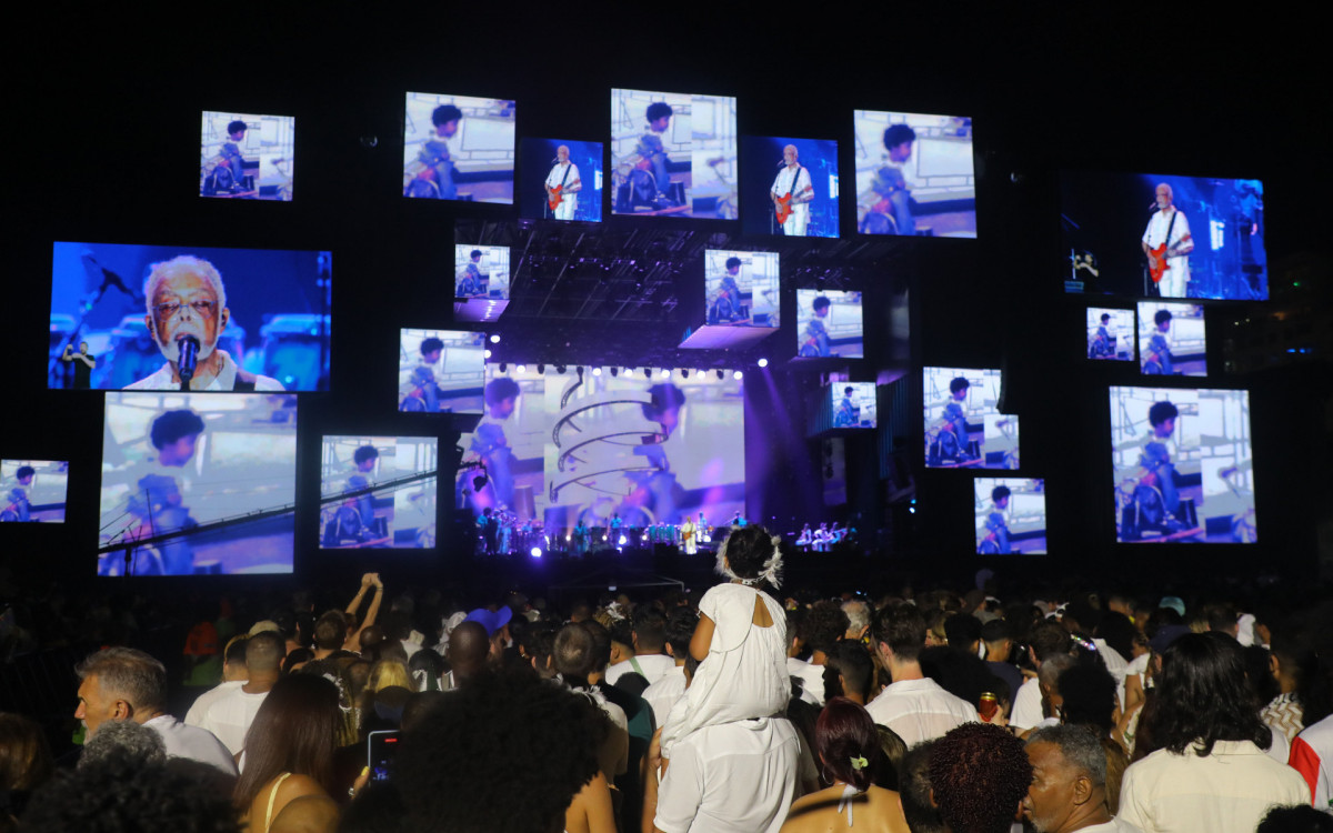 Show de Gilberto Gil emocionou o p&uacute;blico na Praia de Copacabana