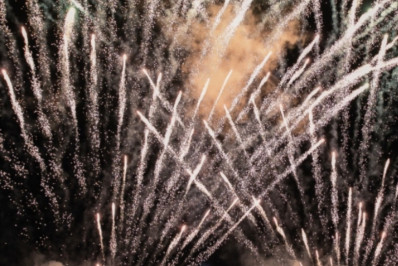 Queima de fogos e shows em 6 praias marcam Réveillon em São Francisco