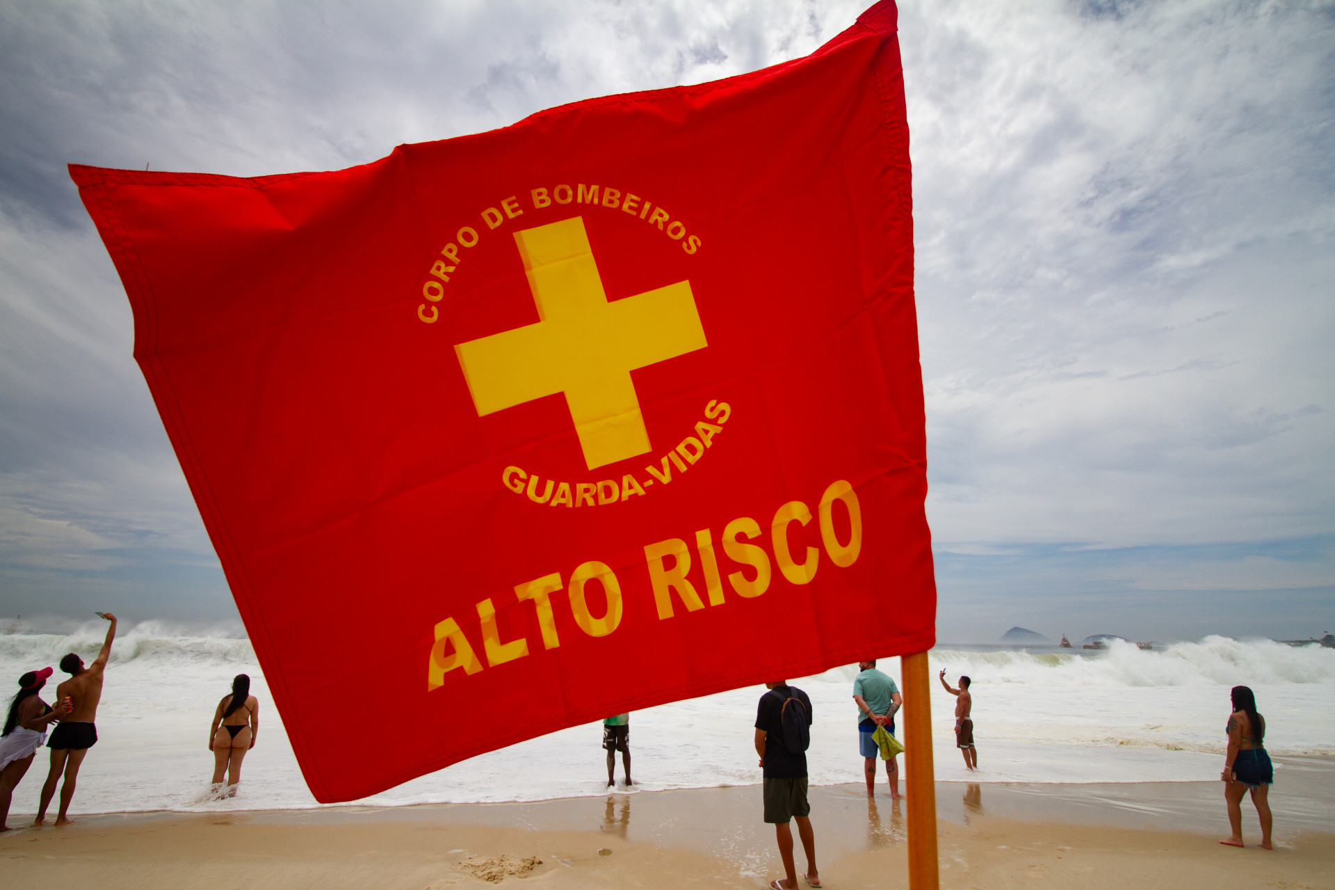 Movimenta&ccedil;&atilde;o na praia de Copacabana Zona Sul do Rio de janeiro nesta quarta-feira (31).