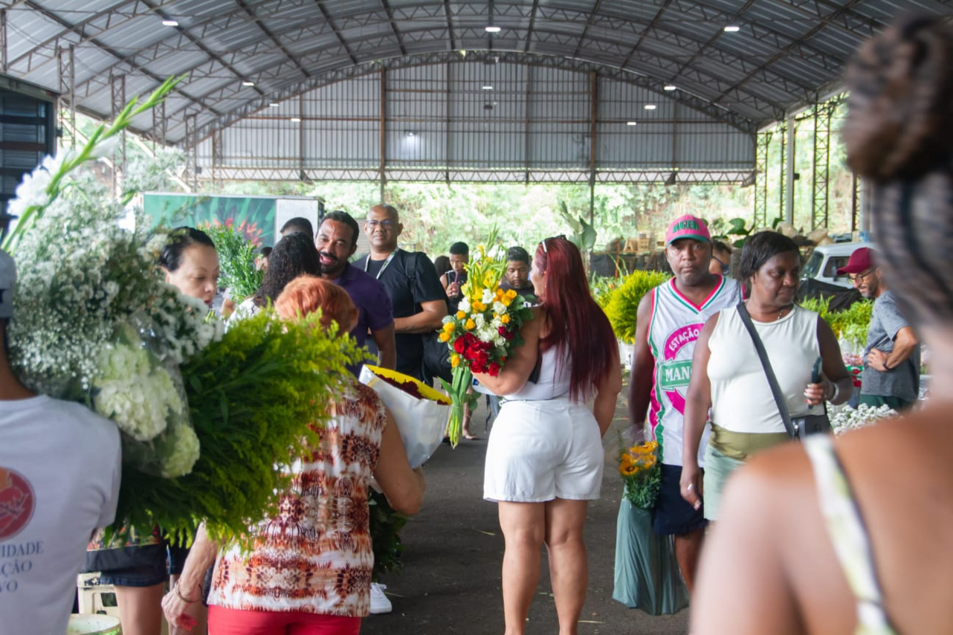 Movimentação de pessoas no Cadeg, comprando flores para a virada de ano nessa quarta-feira (31) - Érica Martin / Agência O Dia