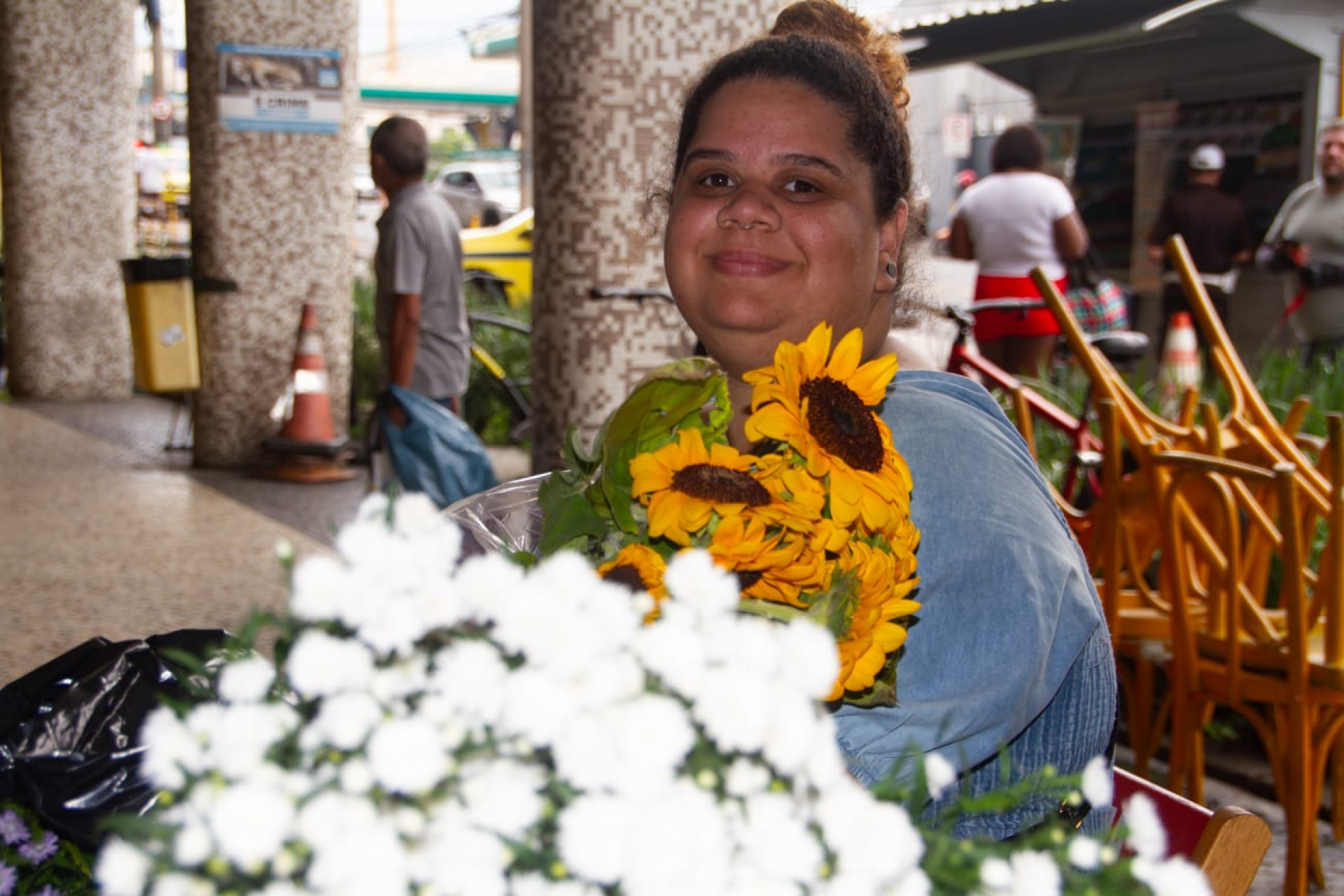 Cristina Morais, publicit&aacute;ria, de 35 anos, estava em busca de flores para presentear amigos na virada do ano - &Eacute;rica Martin / Ag&ecirc;ncia O Dia