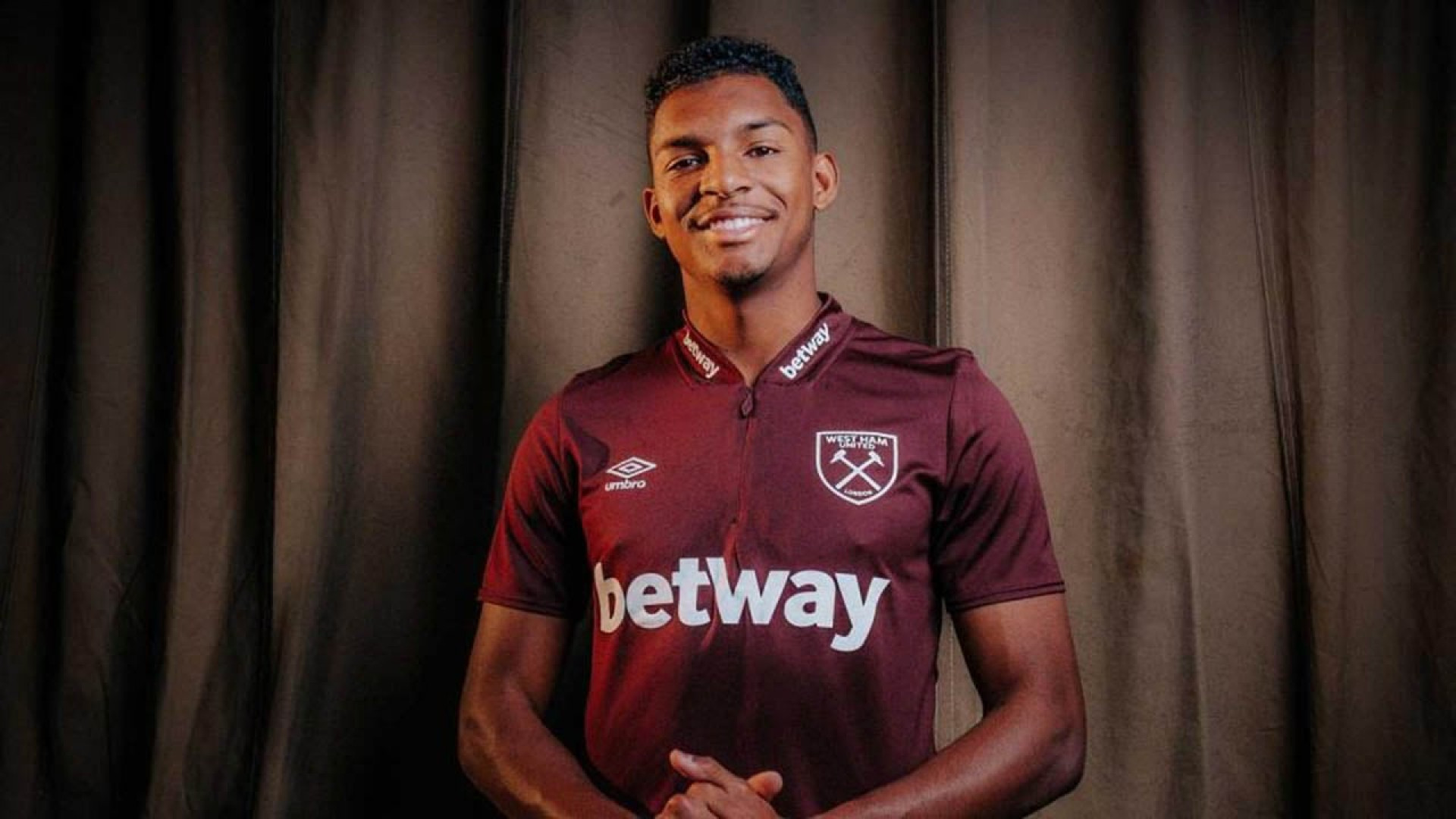 Sporting quer tirar ex-Palmeiras da Premier League