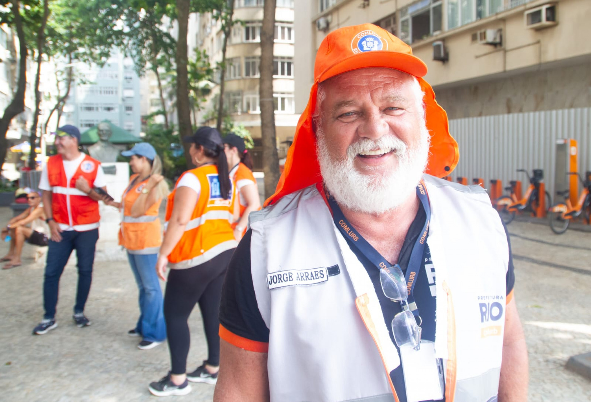 Presidente da Comlurb, Jorge Arraes, esteve presente na ação de limpeza em Copacabana - Érica Martin / Agência O Dia