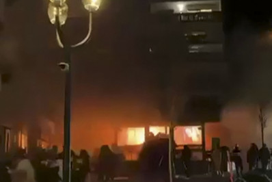 Suíça tenta identificar vítimas de incêndio em estação de esqui que deixou ao menos 40 mortos