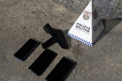 Homem é detido com pistola falsa e celulares na Avenida Brasil