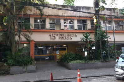 Guardas prendem homem e apreendem adolescente por furto de pacotes de fraldas