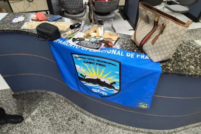 Cinco pessoas são conduzidas à delegacia após ação na Praia do Forte, em Cabo Frio