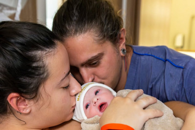 Ex-baterista do Restart anuncia nascimento da filha