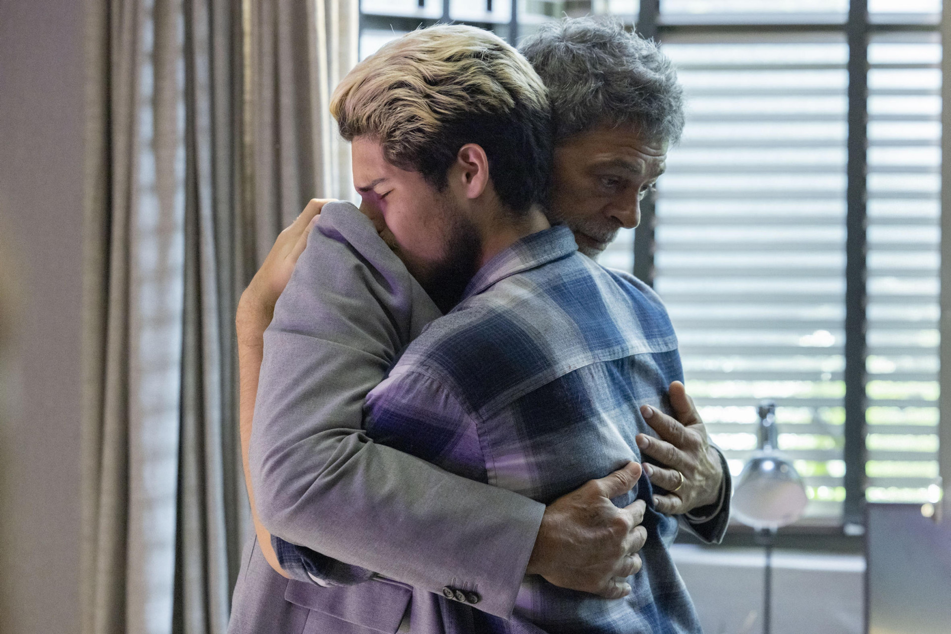 Rogério tem reencontro emocionado com o filho, Raul
 - Fabio Rocha/TVGlobo