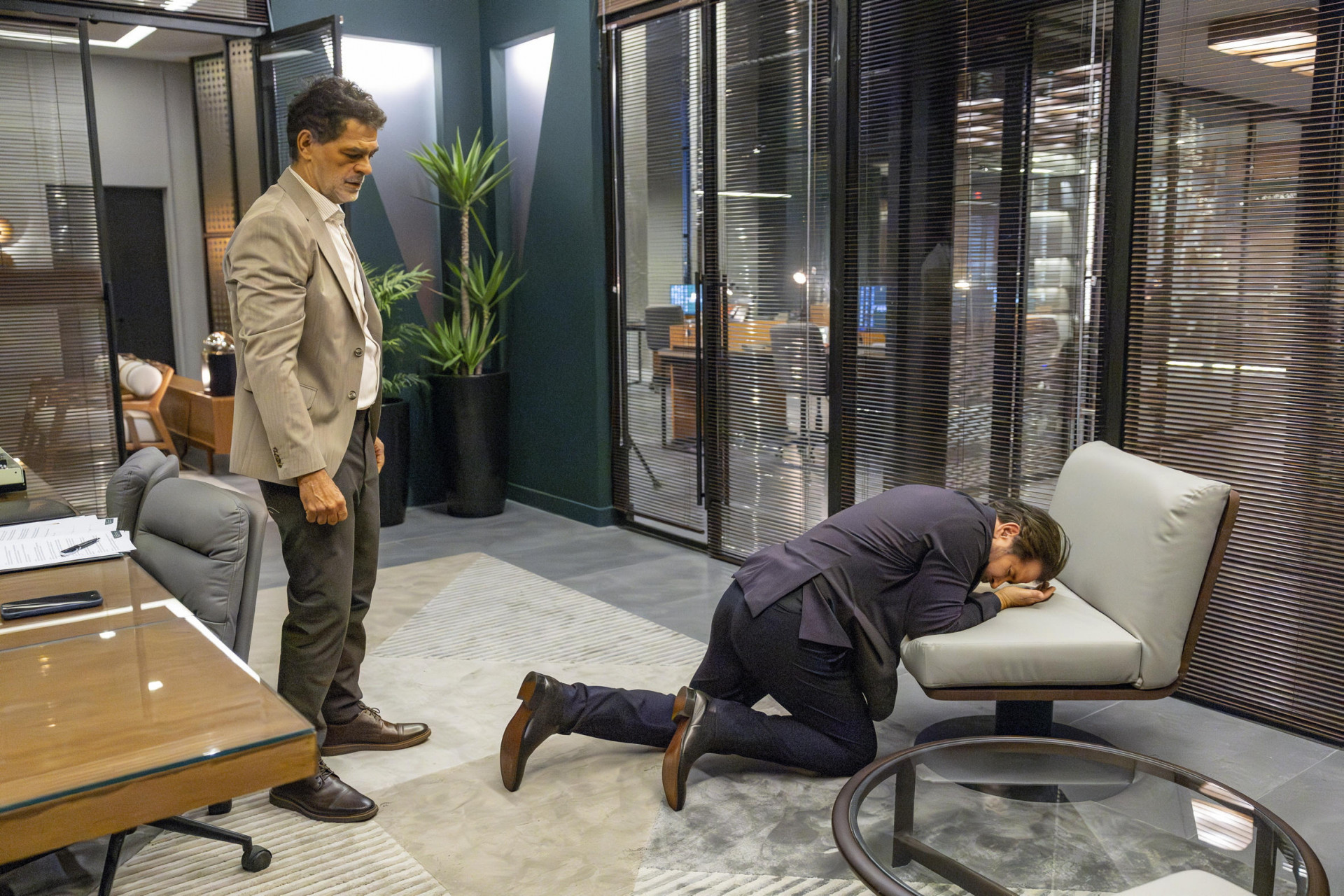 Rog&eacute;rio teve confronto com Ferette antes de ser dado com morto  - Globo/ Gabriel Vaguel