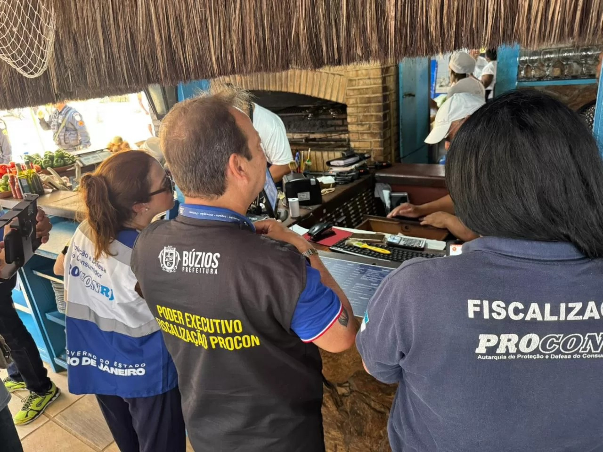 Operação autua quiosques - Ascom