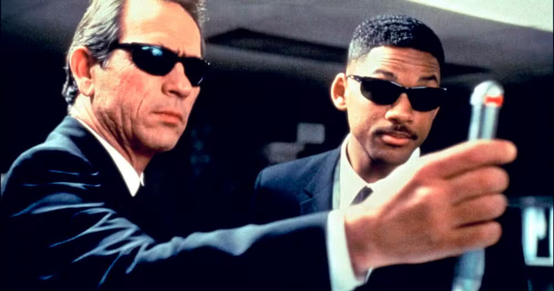 Tommy Lee Jones atuou com Victoria em 'MIB - Homens de Preto' - Reprodução / Internet