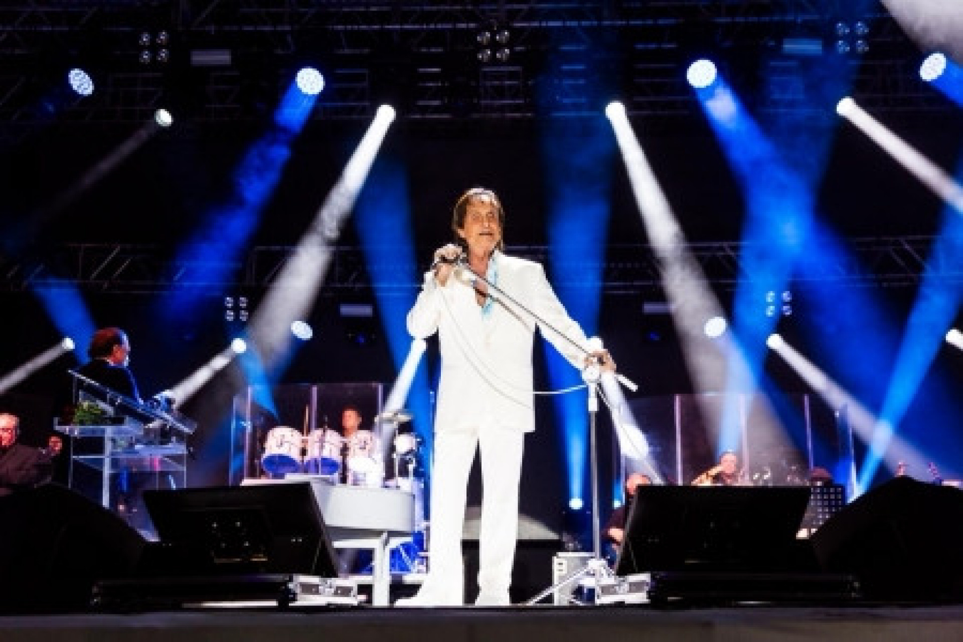 Roberto Carlos deu bronca em fotógrafos durante show em Duque de Caxias - Divulgação