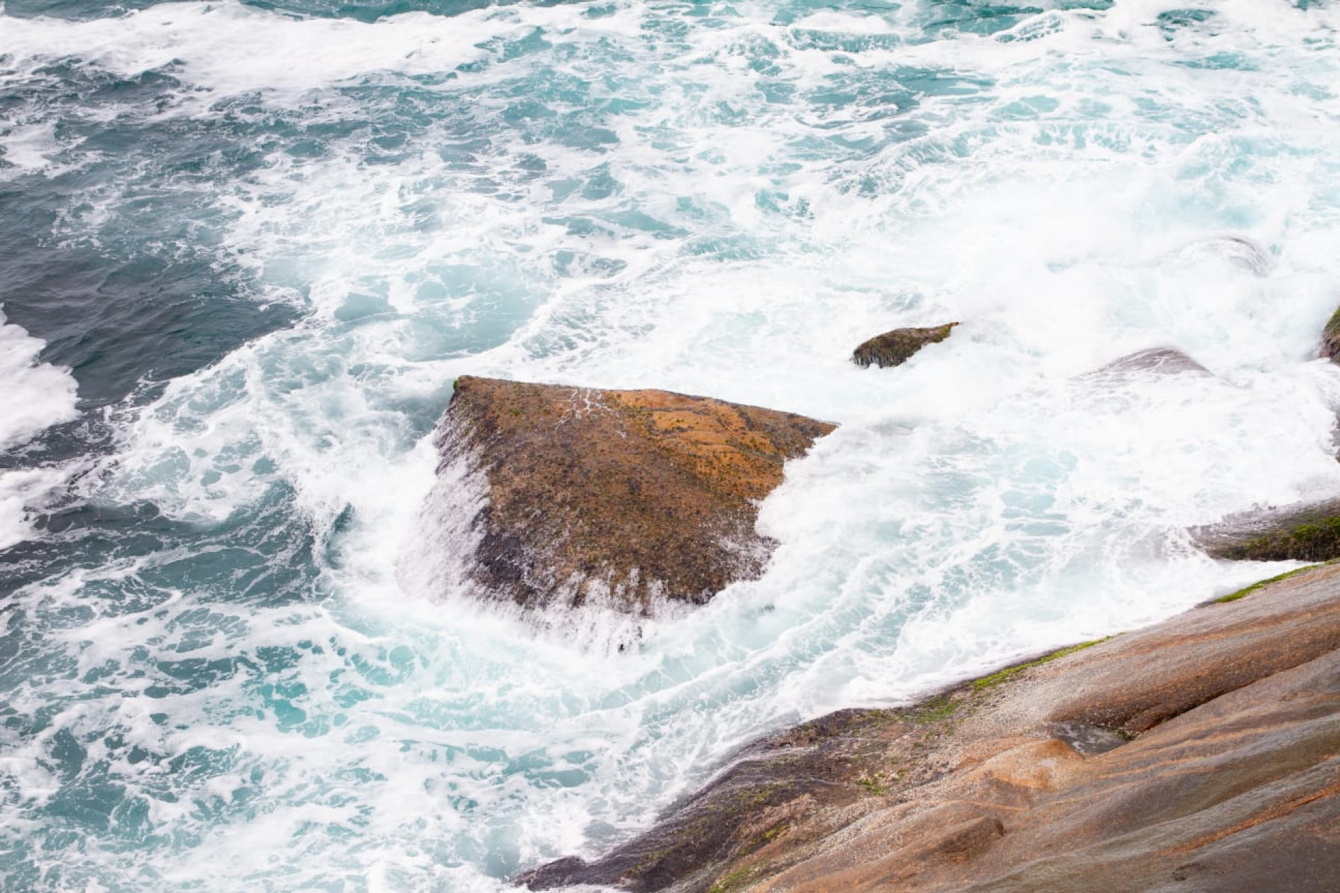 Ressaca volta à orla do Rio neste sábado - Érica Martin / Agência O Dia
