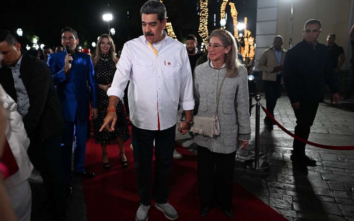 Maduro e mulher, Cilia Flores, foram capturados pelas forças armadas dos EUA