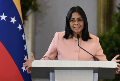 Forças Armadas da Venezuela reconhecem vice como presidente interina